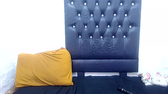 AUGUSTBLOOMxx webcam