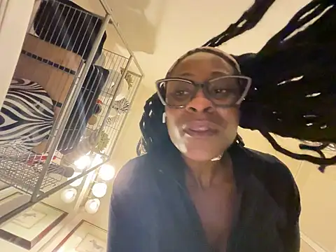 Webcam Model (wynterheat) is live