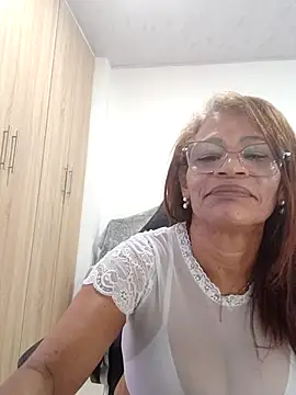 Webcam Model (BustyMilf_)  is live.Free join now!