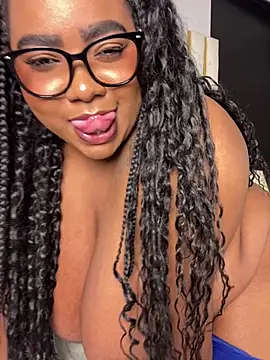 Webcam Model (angelGgold)  is live.Free join now!