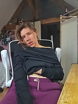 Lina_lou4's Stripchat show and profile