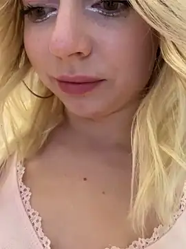 melissa_grr (F teen) - Pinch my ROCK HARD nipples!