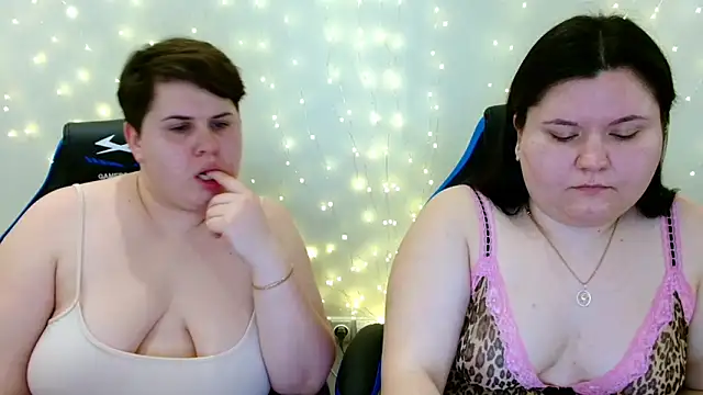BeckyAndHellen webcam