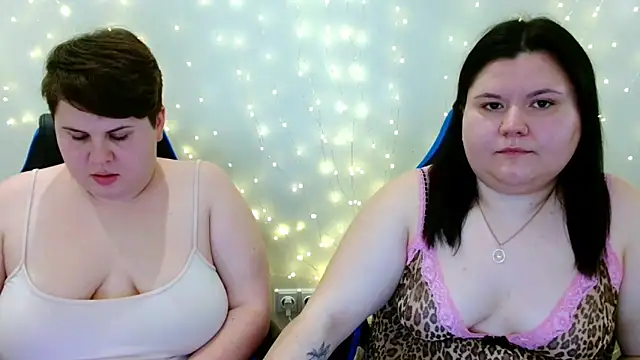 BeckyAndHellen webcam