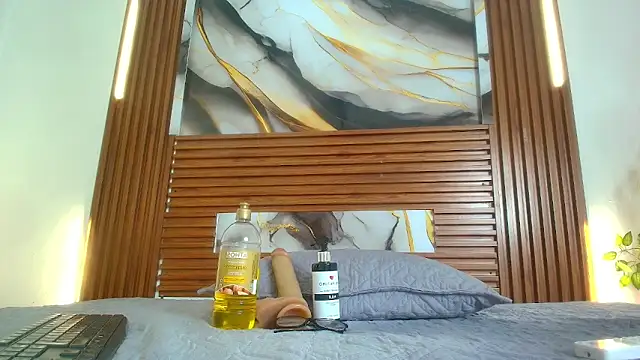 Celeste_hot_08 webcam