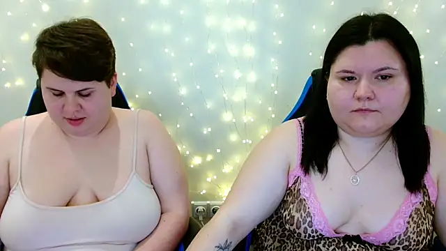 BeckyAndHellen webcam