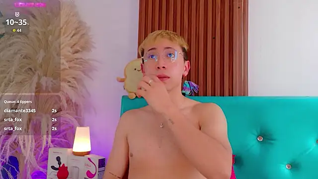 Naughty__Chriss webcam