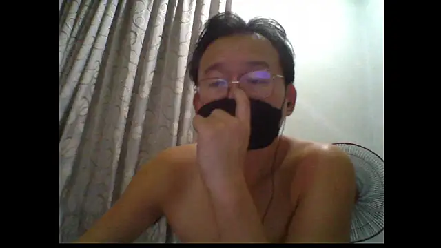 littlegoddyboy (Ask my age) - Strip and no underwear