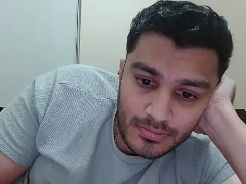 robintoit (M young) - 1000 token to  dick open