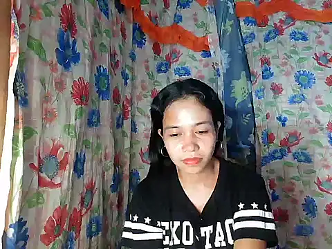 PinaySkinnyGirl webcam