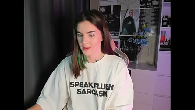 nikkiekitty - NikkieKitty's free webcam - UK Sex Cams