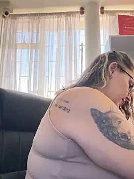 Webcam Model (CurvyLust_x)  is live.Free join now!