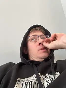 jungleking_88 (Ask my age) - Take cloths off