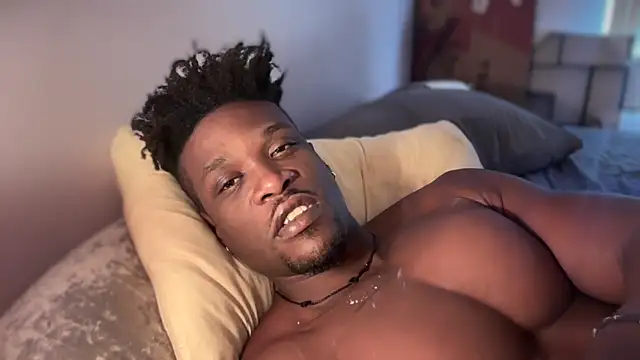 MrDaddyBlackNi9e webcam