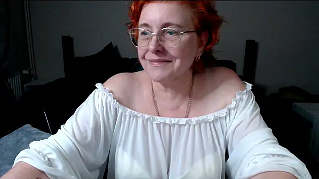 joannaandneighbour (F mature) - Pussy and ass spread in doggy pose