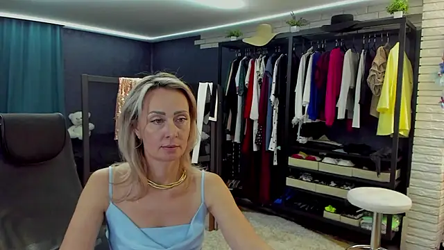 Julia_Cherry_ webcam