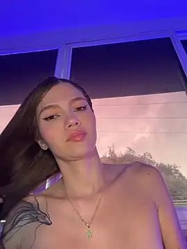 Webcam Model (EmmaJhoons)  is live.Free join now!