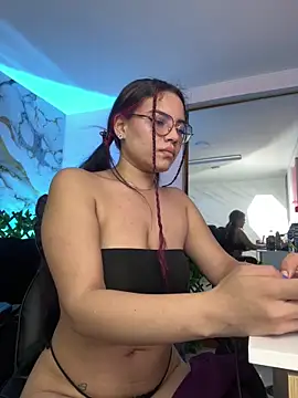 Webcam Model (DAYIS_EC)  is live.Free join now!