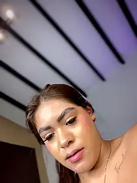 MayaMoanXXX webcam