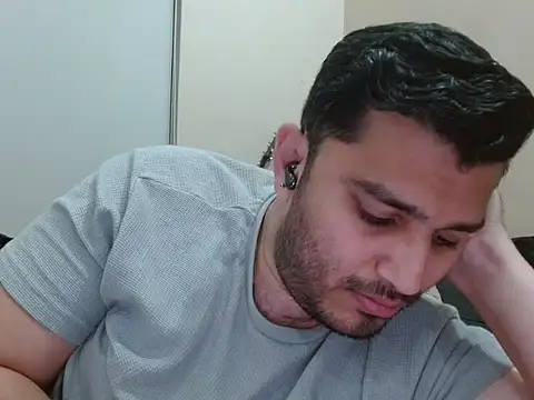 robintoit - Robintoit's free webcam - UK Sex Cams