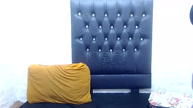 AUGUSTBLOOMxx webcam