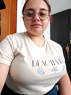CURVY-HORNY webcam