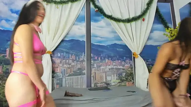 SabrinaAndYaly webcam