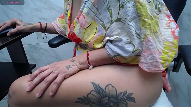 suhana_mature webcam