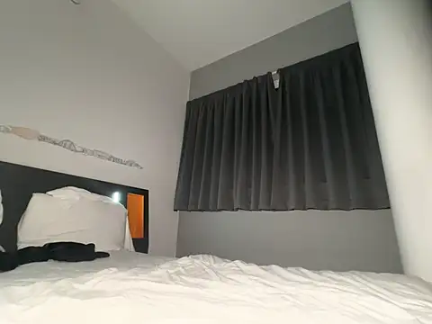 teethelightskinbarbie webcam