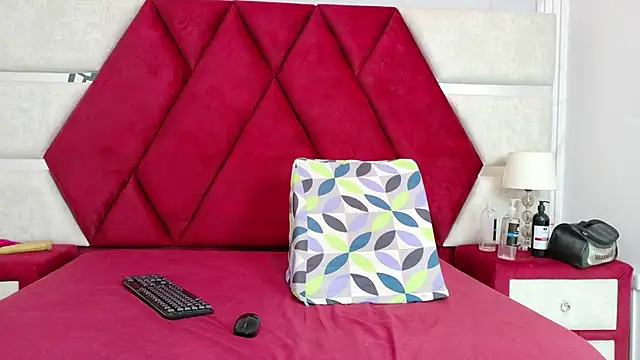 kity_spiderr - Kity_spiderr's free webcam