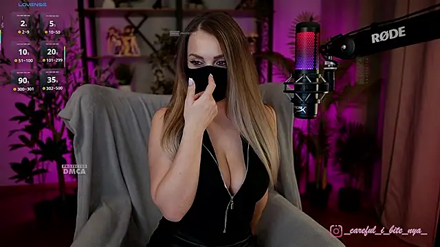 careful_i_bite_nya webcam