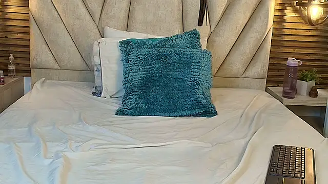 NatashaRoss_t webcam