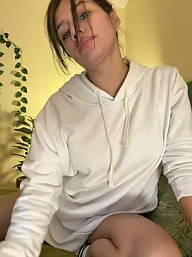 bckystonee (Ask my age) - enjoy my tits up close