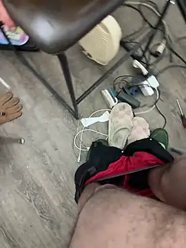 2addictivelyhorny webcam