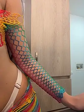 Webcam Model (MiaJacksonn)  is live.Free join now!