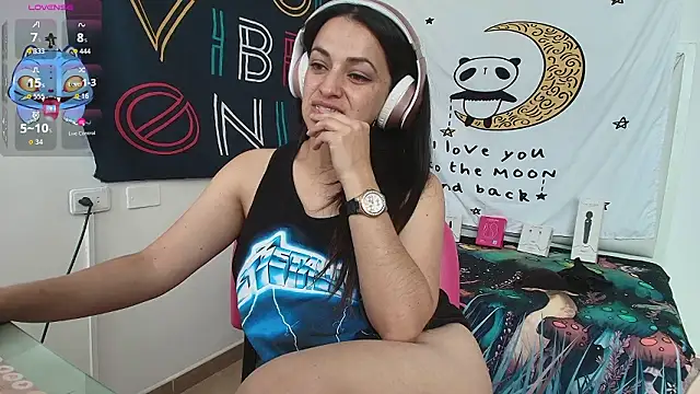 LovelyAzucena webcam