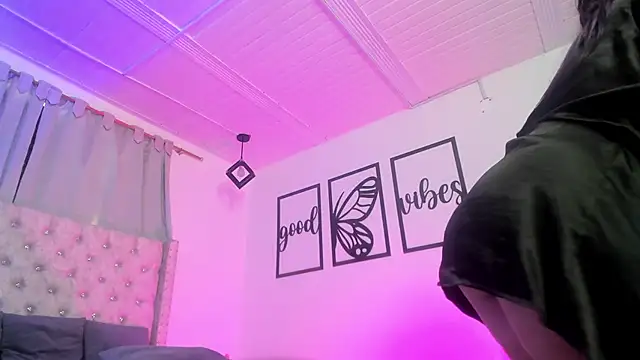 nicolee_millerr webcam