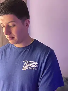 Goldenknight33 webcam