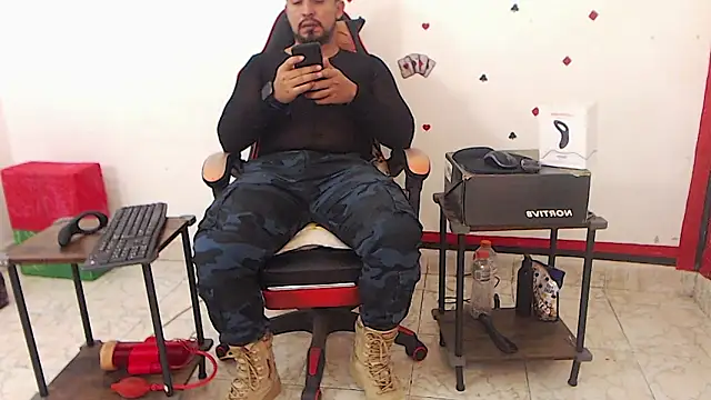 kalethbigdick - KalethBigDick's free webcam - UK Sex Cams