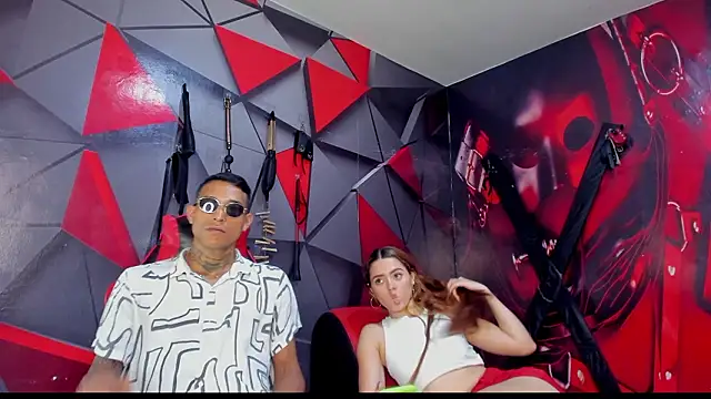 Hana_and_Zeta webcam