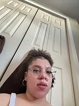 QueenNuttCollector webcam