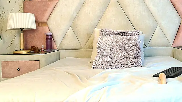 NatashaRoss_t webcam