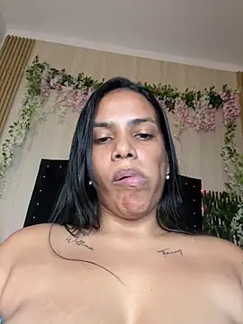 Webcam Model (ArielleMillerr-)  is live.Free join now!