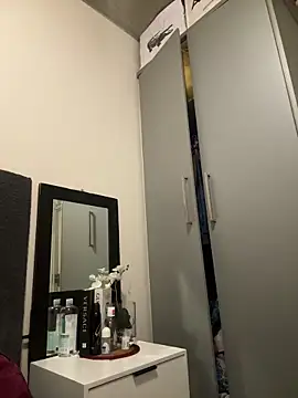 Webcam Model (slimcateee)  is live.Free join now!