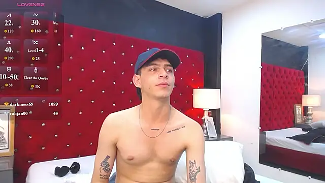 Logan_Woods webcam