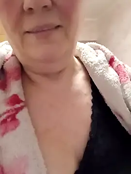 Webcam Model (OliviaaSkyy)  is live.Free join now!