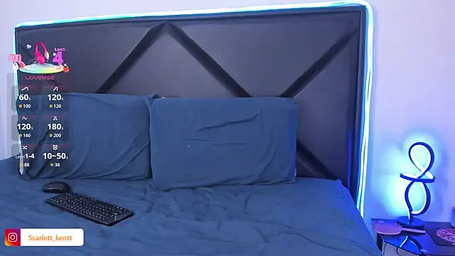 scarlettandclark (G young) - kiss me