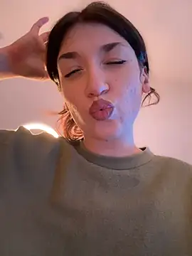 ScarletBloom_ webcam