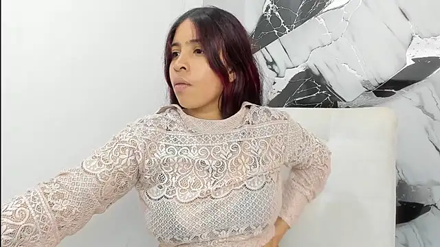 Eskarly_Goldenst webcam