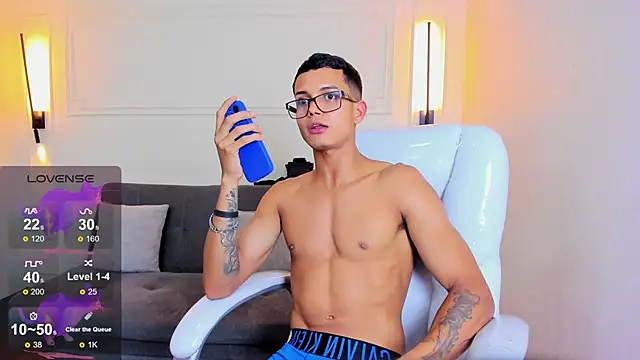 Paradise_boy_s webcam